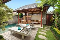 Theanna Villa and Spa Cangguの敷地内または近くにあるプール