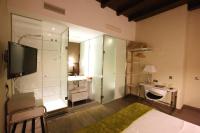 Postel nebo postele na pokoji v ubytování Evenia Alcalá Boutique Hotel