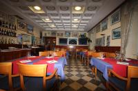 Ein Restaurant oder anderes Speiselokal in der Unterkunft Villa Koruna - Mali Ston 