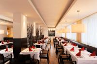 A restaurant or other place to eat at Hotel Kammerlander