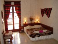 A bed or beds in a room at Summer Lodge