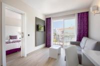 Postel nebo postele na pokoji v ubytování Mar Hotels Playa de Muro Suites