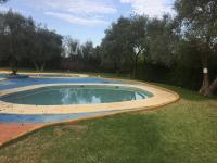 Bazén v ubytovaní Habitaciones Turisticas Las Brisas alebo v jeho blízkosti