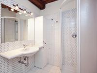 Kúpeľňa v ubytovaní Belvilla by OYO Serene Apartment with Garden