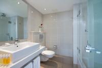 Ein Badezimmer in der Unterkunft Lagoona by Isrotel Collection