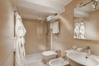 a bathroom with a toilet and a sink at Hotel Montecarlo in Venice