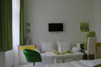 Televízia a/alebo spoločenská miestnosť v ubytovaní CH-Hotel Luka