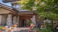 Hakuba Accommodation Guide 2026: 14 Hotels, Private Chalets and Onsen Inns in Happo and Wadano Compared