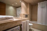 Koupelna v ubytování Apartaments Suites Sant Jordi