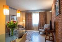 TV a/nebo společenská místnost v ubytování Apartaments Suites Sant Jordi