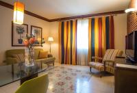 TV a/nebo společenská místnost v ubytování Apartaments Suites Sant Jordi