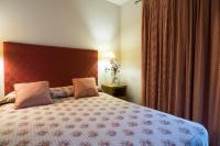 Postel nebo postele na pokoji v ubytování Apartaments Suites Sant Jordi