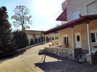 The building in which a vendégházakat is located