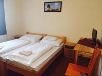 Ein Bett oder Betten in einem Zimmer der Unterkunft Kék Lagúna Panzió