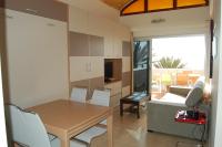 A television and/or entertainment centre at Apartamento Privado en Complejo Aida