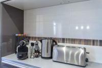 Príslušenstvo na prípravu kávy alebo čaju v ubytovaní Apartment Malvarrosa Beach Cavite