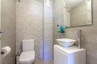 Kúpeľňa v ubytovaní Apartment Malvarrosa Beach Cavite