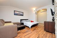 Televízia a/alebo spoločenská miestnosť v ubytovaní Studio Apartment in Sukosan I