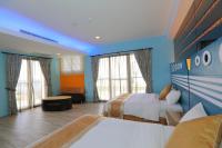 a hotel room with two beds and blue walls at Hang Hai B&amp;B in Eluan