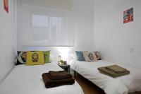 Posteľ alebo postele v izbe v ubytovaní UrbanChicMalaga 3 Bedroom Spacious Quiet Historic Malaga Apt