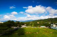 a view of a town with mountains in the background at 草莓牛奶台東民宿可洽包棟 in Taitung City