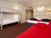 Cama o camas de una habitación en Campanile Val de France