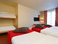 Cama o camas de una habitación en Campanile Val de France