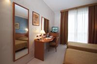 A television and/or entertainment centre at Hotel Brindor