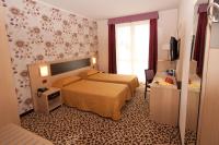 A bed or beds in a room at Hotel Brindor