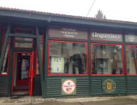 un edificio con puertas y ventanas rojas en Ungweiser, en Uzhhorod