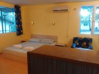 Postel nebo postele na pokoji v ubytování Nimpha Bungalows