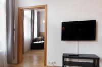 TV a/nebo společenská místnost v ubytování Old Town Melantrichova Apartment