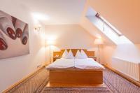 Postel nebo postele na pokoji v ubytování Hotel Maltezský Kříž