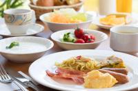 ホテルの敷地内または近くでの食事または食べ物