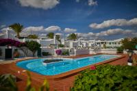 The swimming pool at or close to Villa Palmeras Beach Puerto del Carmen