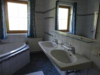 A bathroom at Ferienhaus Regina