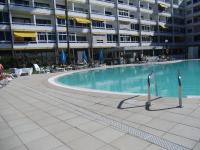 Bazén v ubytování Apartamentos Aloe nebo v jeho okolí