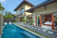 Theanna Villa and Spa Cangguの敷地内または近くにあるプール