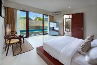 Theanna Villa and Spa Cangguにあるベッド