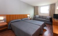 Postel nebo postele na pokoji v ubytování Hotel AG Express Elche