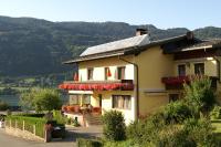 a house with flowers on the side of it at Gästehaus Luise in Ossiach