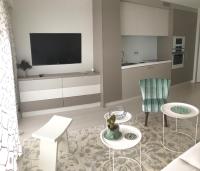 A television and/or entertainment centre at Studio Ile Cannes Marina