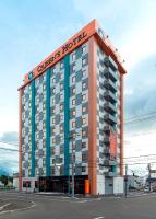 Un edificio de hotel con un cartel encima. en Queens Hotel Chitose, en Chitose