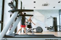 Fitness centrum a/nebo fitness zařízení v ubytování Saturdays Residence by Brown Starling