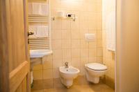 A bathroom at Hotel Restaurant La Barme