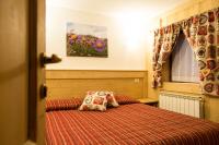 A bed or beds in a room at Hotel Restaurant La Barme