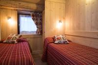 A bed or beds in a room at Hotel Restaurant La Barme
