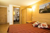 A bed or beds in a room at Hotel Restaurant La Barme