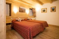 A bed or beds in a room at Hotel Restaurant La Barme