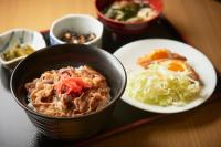 ホテルの敷地内または近くでの食事または食べ物